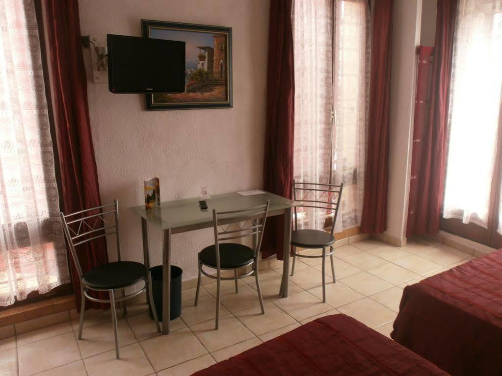 הייר Hotel Les Orangers מראה חיצוני תמונה